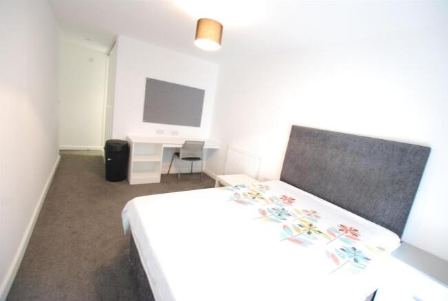 5 bed Town House to rent Image 11