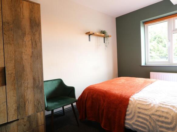 31 Bailey Road, Room 6 2.JPG