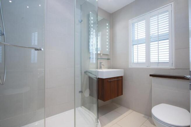14 Hadleigh Drive, Sutton bathroom 3.jpg