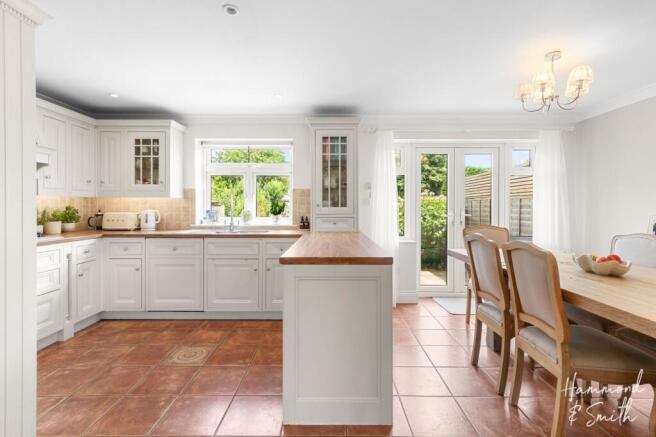 Kitchen / Dining Area