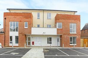 Flat 6, 66 Jubilee Court, Queen Street, Horsham RH13 5AD