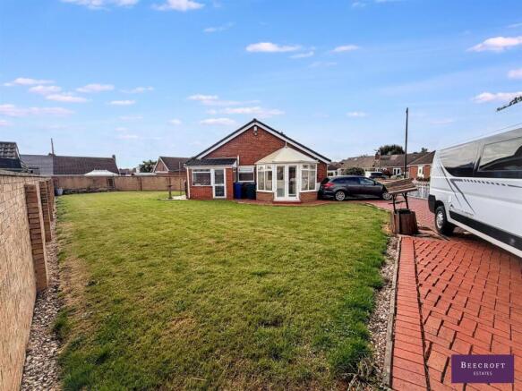 2 bed Semi-Detached Bungalow for sale Image 11