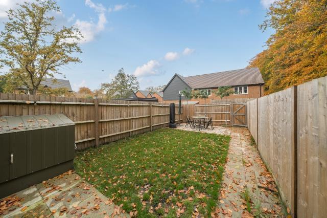 Woodside Close, Bagshot photo 2