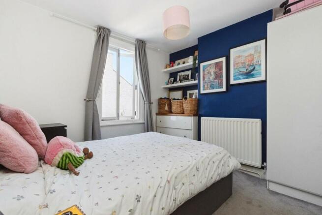 143a Kingston Road SW19 bedroom.jpg