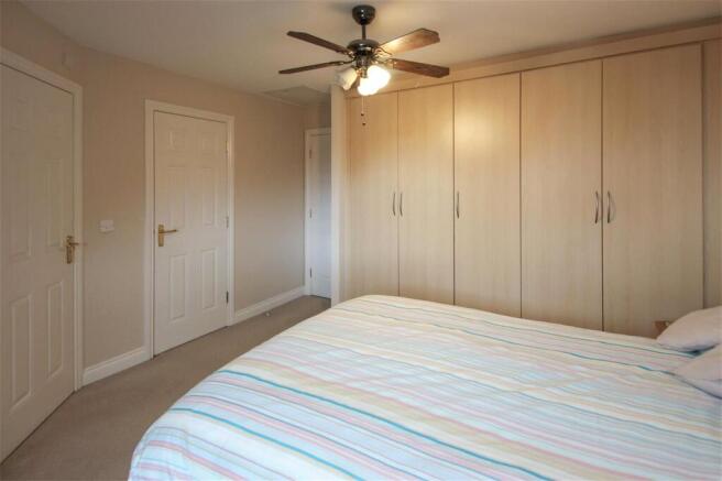 3 bed Terraced for sale Image 12