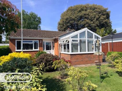 2 bedroom detached bungalow on Private Road, Taunton