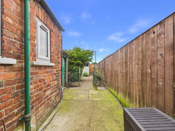 2 bed Terraced for sale Image 11