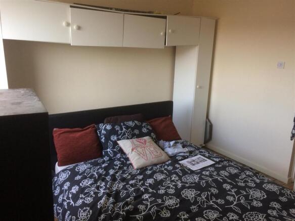 Master Bed 1.JPG