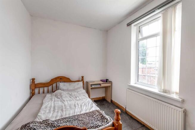 4 bed Semi-Detached for sale Image 12
