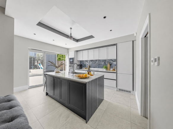 48 Beacon Kitchen.png