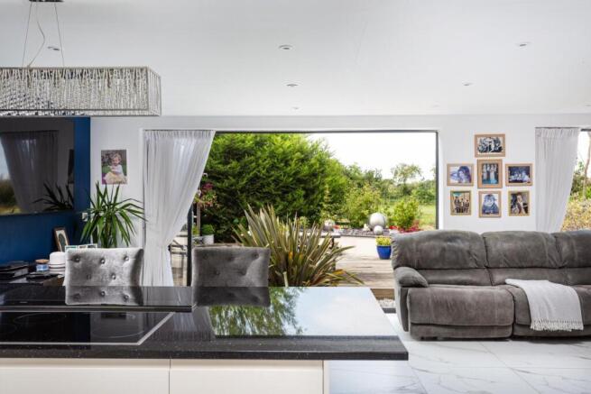 4 bed Detached for sale Image 7