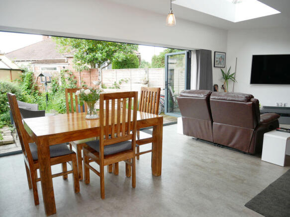 2 Windsor Avenue, Gatley photo 4