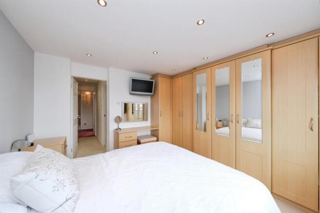 4 bed Detached for sale Image 12
