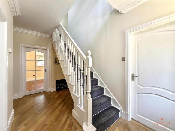 4 bed Detached for sale Image 5