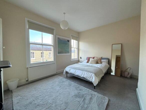 2 bed Town House for sale Image 6