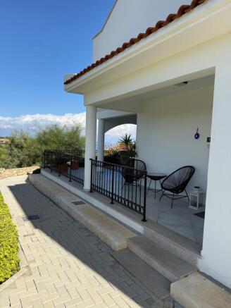 Luxury Corner Ground Floor 3 Bedroom Apartment, Fully Furnished with Title Deed and VAT Paid Image 9999 2