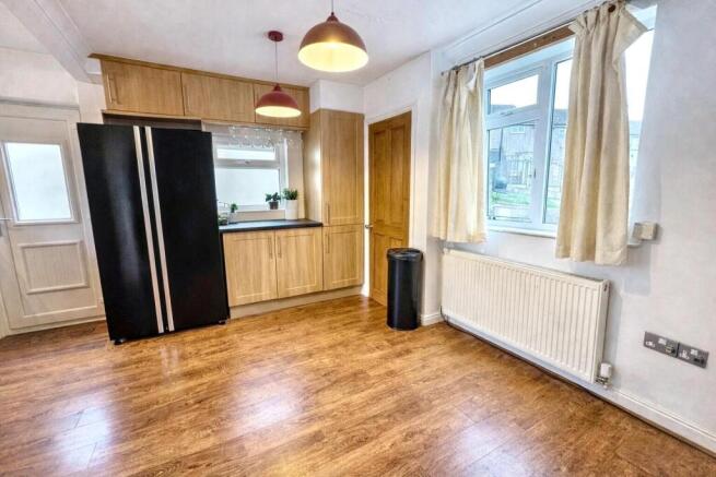 3 bed Semi-Detached for sale Image 8