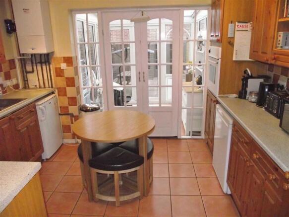 KITCHEN/BREAKFAST RO