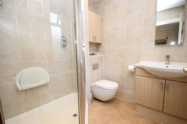EN-SUITE SHOWER ROOM