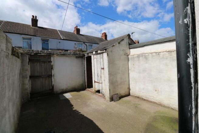2 bed Terraced to rent Image 11