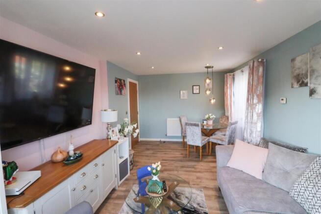 Apartment in Rushmoor, North Town - View 3