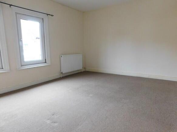 150 Crom Main Bed 2