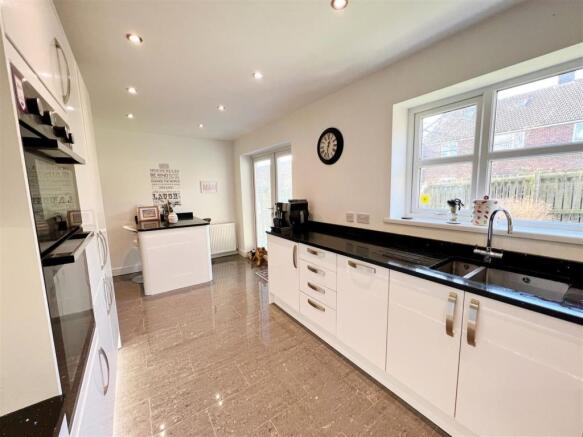 Kitchen 5.jpg