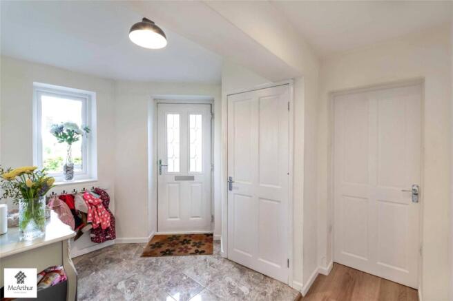 5 bed Detached for sale Image 7