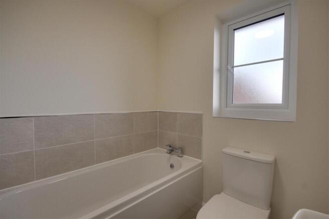 3 bed House to rent Image 10