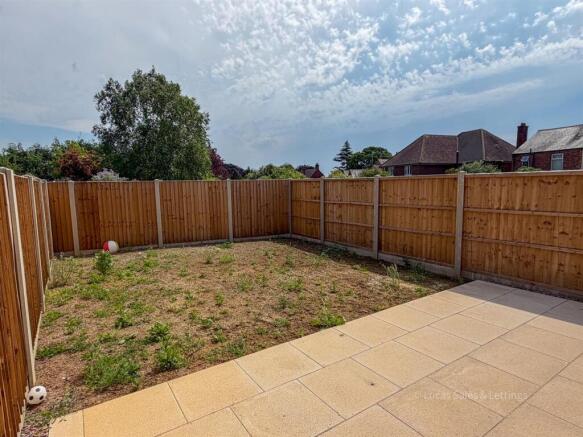25 Stanton Close Desborough-17.jpg