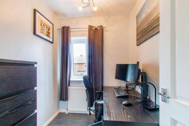 Bedroom / Office