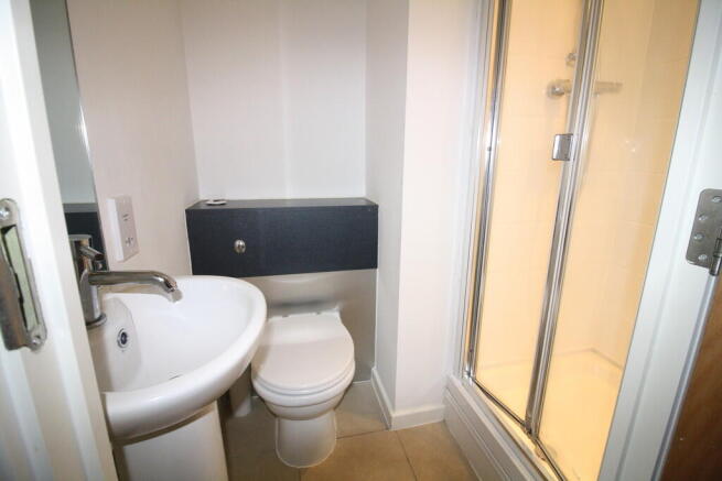 2 bed Apartment to rent Image 8