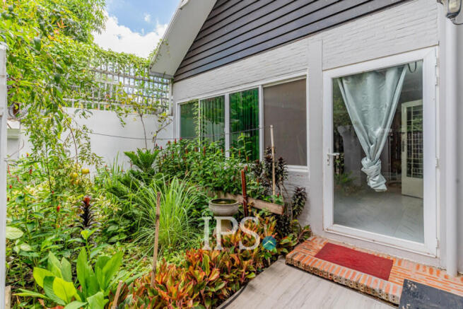 4 Bedroom Villa For Sale - Chroy Changvar, Phnom Penh