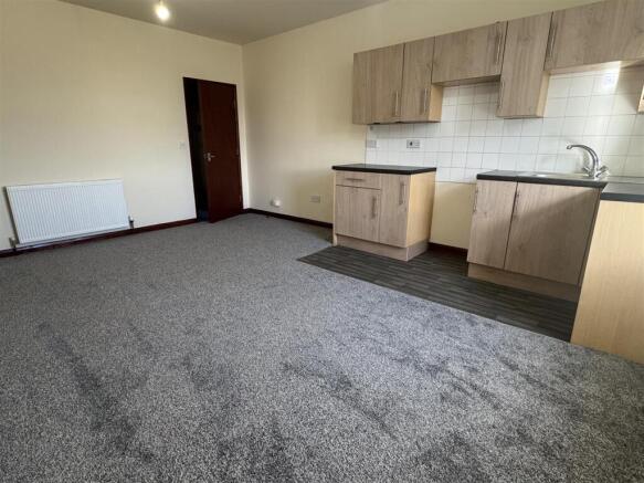 2 bed Flat to rent Image 4