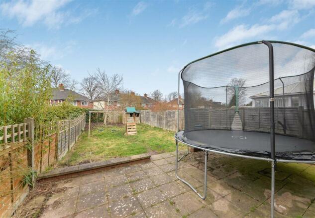 65 Brent Road - gdn1.jpg
