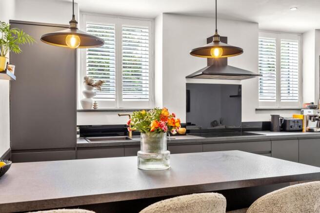 2 bed Flat for sale Image 4