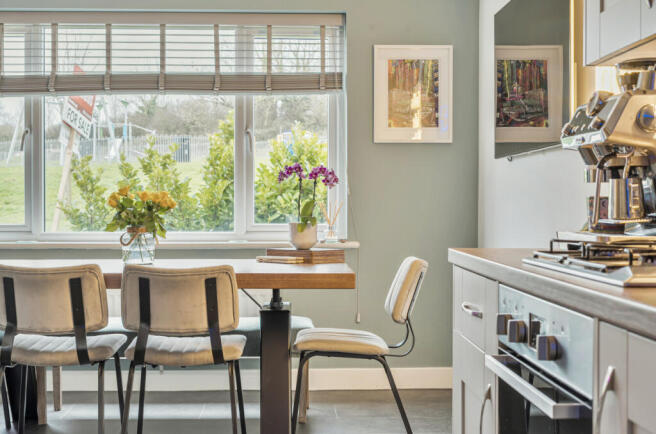 1409327-18-6989d5...