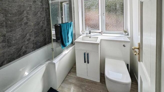 pbox-bathroom-313693.jpg