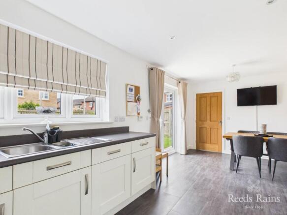 4 bed Detached for sale Image 5