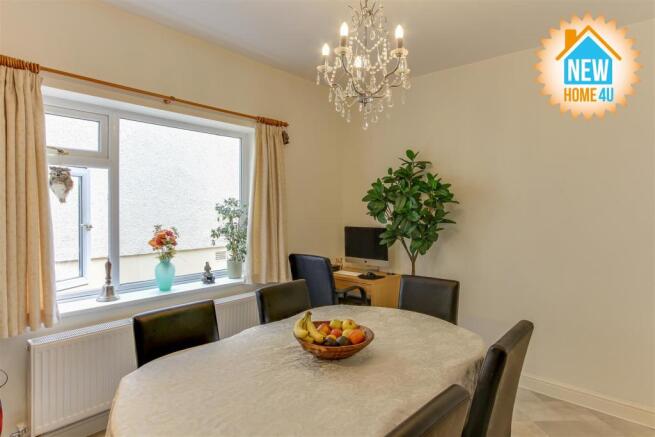 KITCHEN / DINING ROOM: