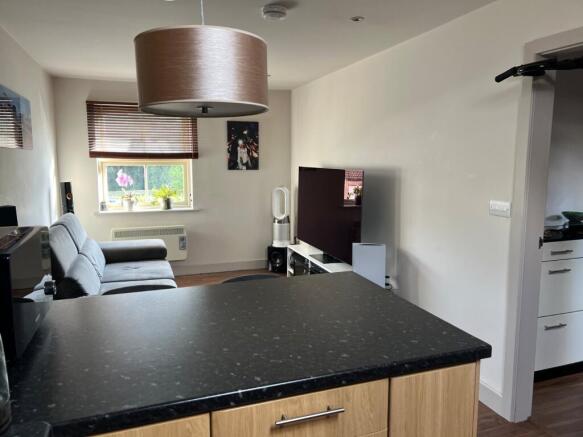 1 bed Flat to rent Image 4