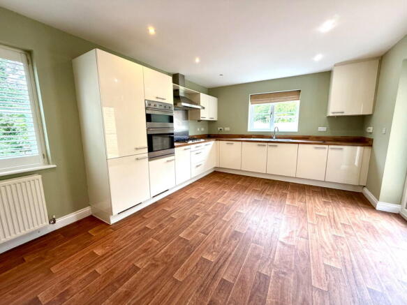 Low Rocha Grove, Millhouse Green, Sheffield photo 2