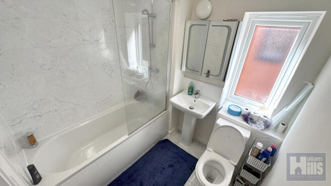 2 bed Semi-Detached to rent Image 8