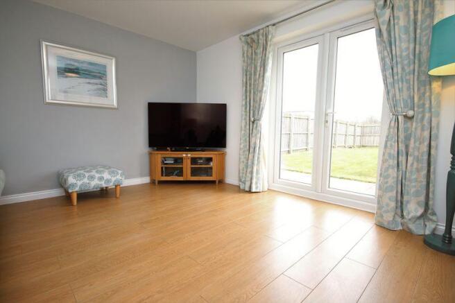 Living Room (2)