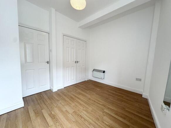 2 bed Apartment to rent Image 9