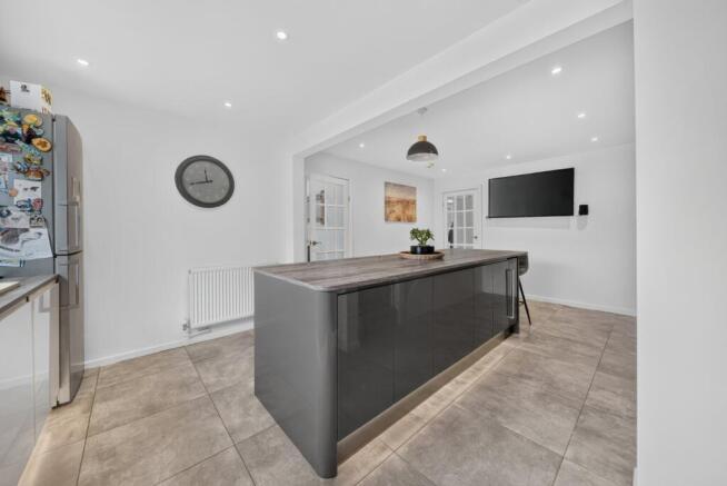 4 bed Link Detached House for sale Image 6
