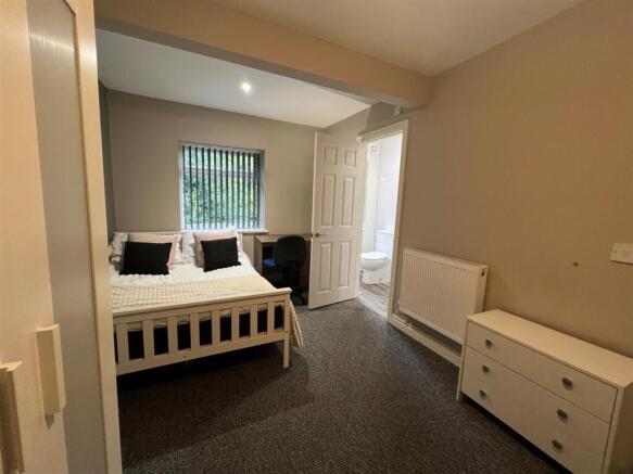 1 bed House Share to rent Image 5