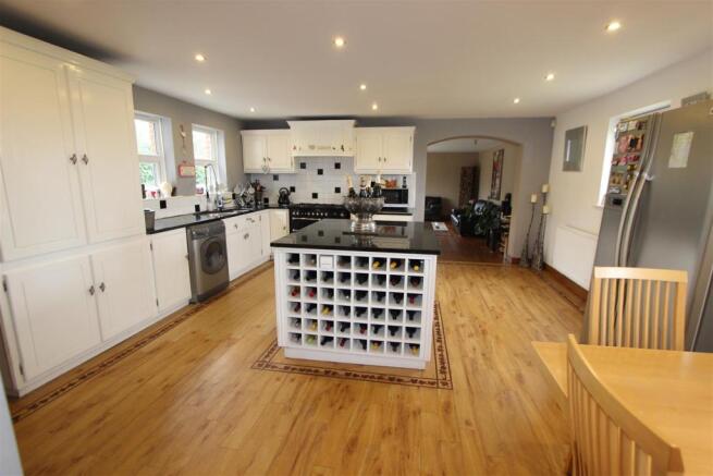 Kitchen/Breakfast Ro