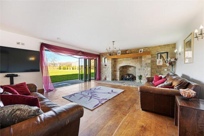 5 bed Detached for sale Image 7