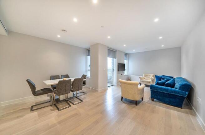 Davidson Frost-Wellings, DFW, Landsby, Stanmore, R